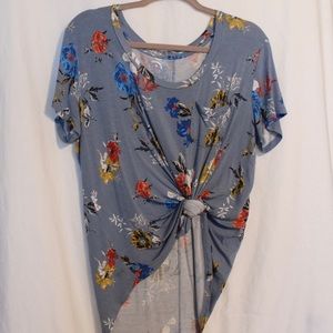 NWOT red, white, and blue flower top with pocket